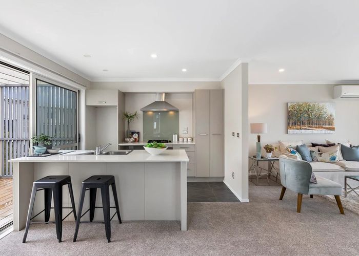  at 41 Adamson Road, Flat Bush, Manukau City, Auckland