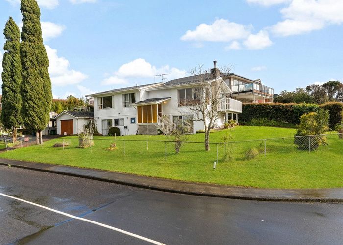  at 24 Woodcote Drive, Glenfield, North Shore City, Auckland