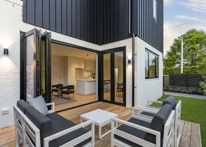 at 31a Lake Pupuke Drive, Takapuna, North Shore City, Auckland