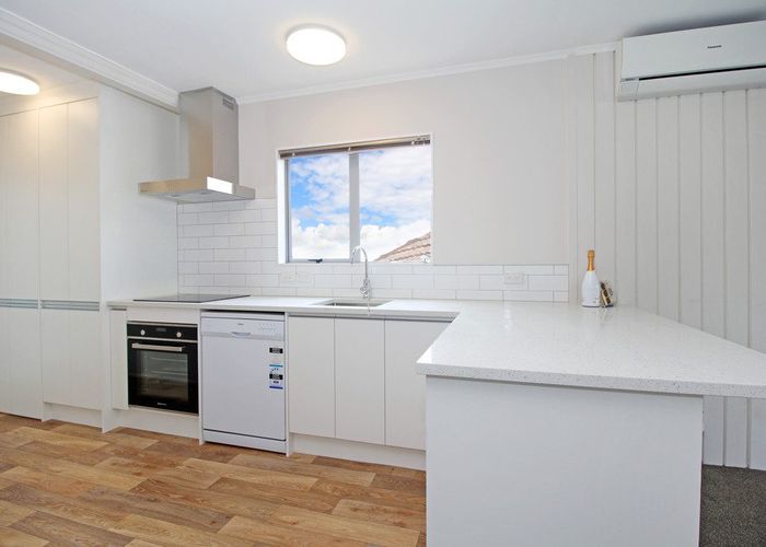  at 2/14 Waipa Street, Birkenhead, Auckland