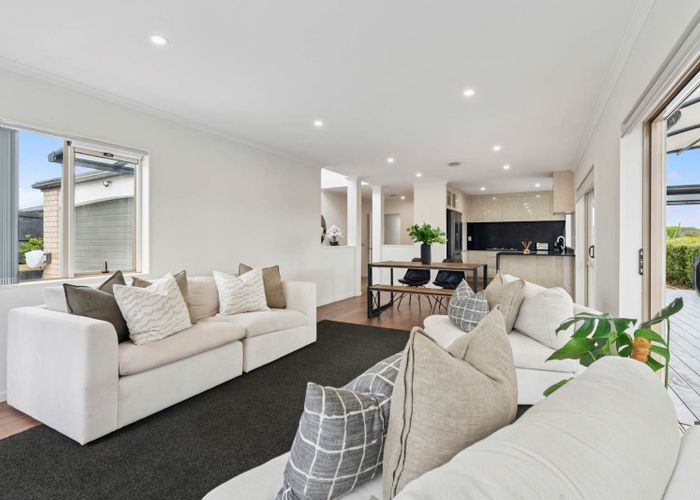  at 11 Courtvale Place, Flat Bush, Manukau City, Auckland