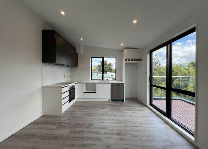  at 8/18 Sylvan Crescent, Te Atatu South, Waitakere City, Auckland