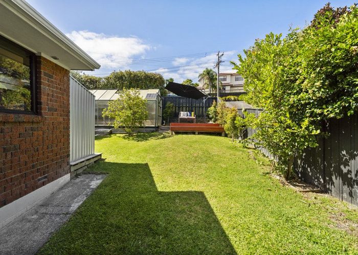  at 1/870 Beach Road, Waiake, Auckland