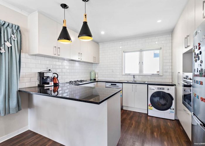  at 6 Celsmere Lane, Te Atatu Peninsula, Waitakere City, Auckland