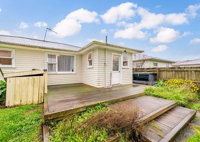 Free property data for 17 KONINI ST , Wainuiomata, WAINUIOMATA homes