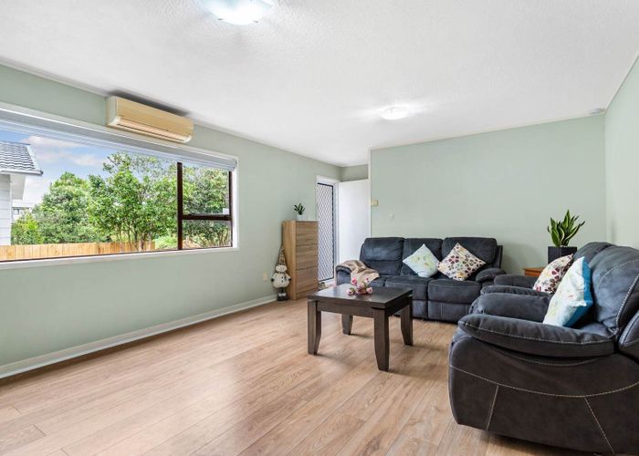  at 2/17 Lancelot Place, Glenfield, North Shore City, Auckland