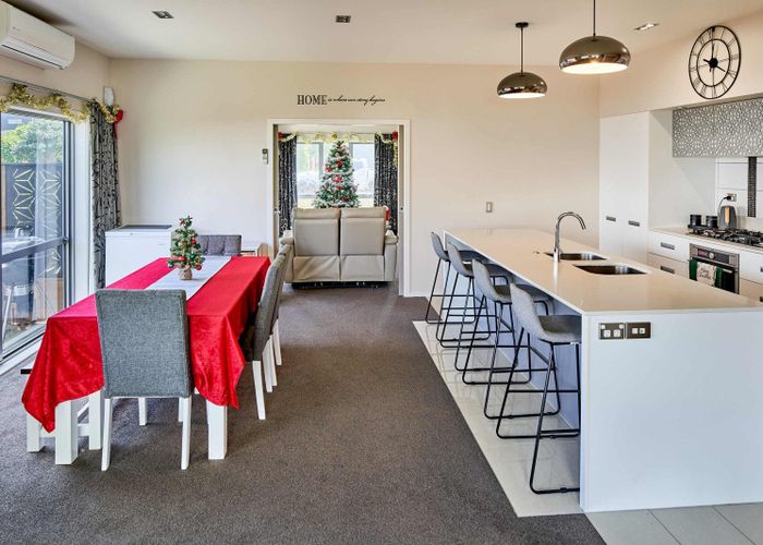  at 25 Paparoa Crescent, Aotea, Porirua