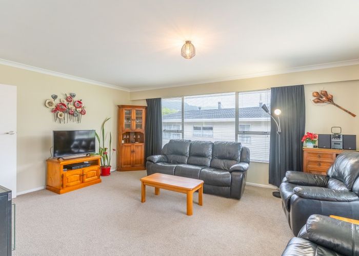  at 7 Zande Terrace, Tawa, Wellington