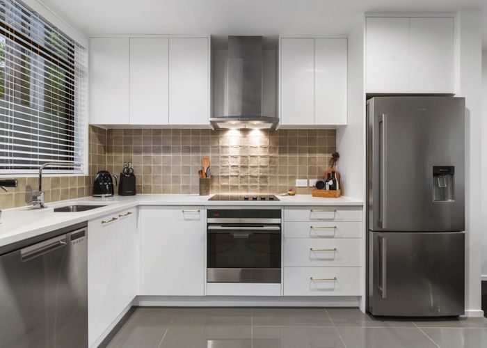  at 12/15 Chivalry Road, Glenfield, North Shore City, Auckland