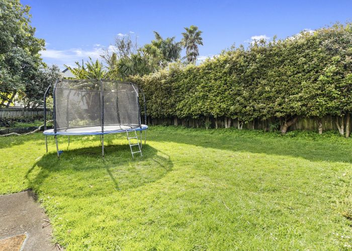  at 9 Hazelmere Road, Sandringham, Auckland