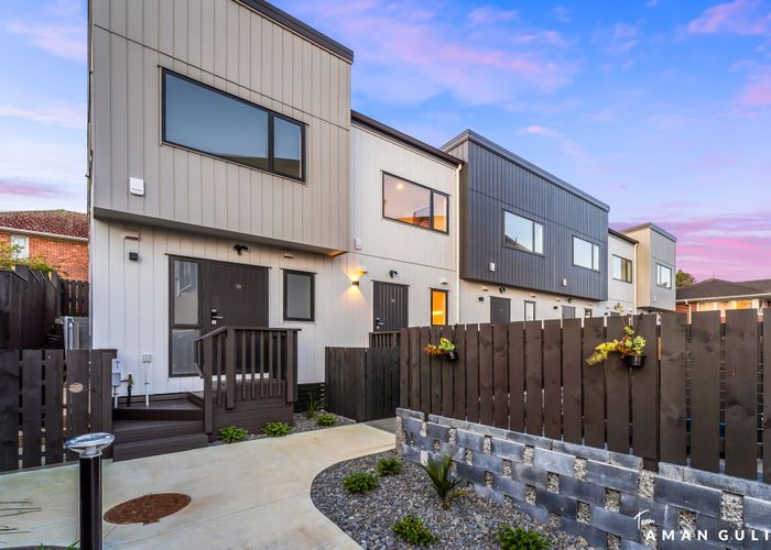  at 8/27 Britton Avenue, Mount Roskill, Auckland City, Auckland