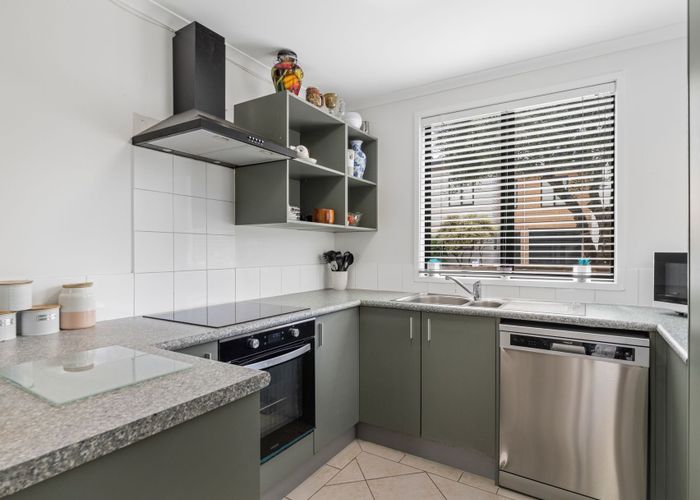  at 6 Barnea Circle, Glen Eden, Waitakere City, Auckland