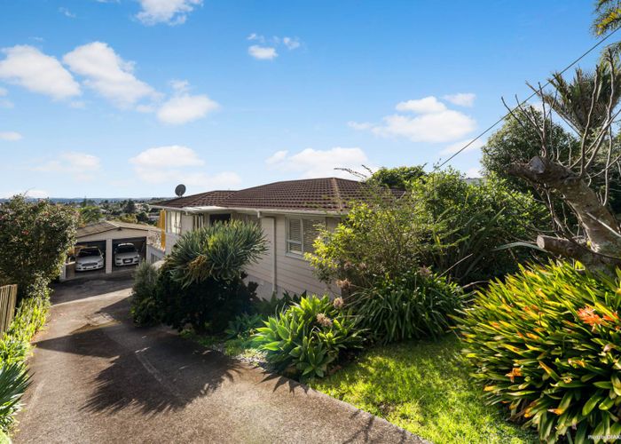  at 112 Awaroa Road, Sunnyvale, Auckland