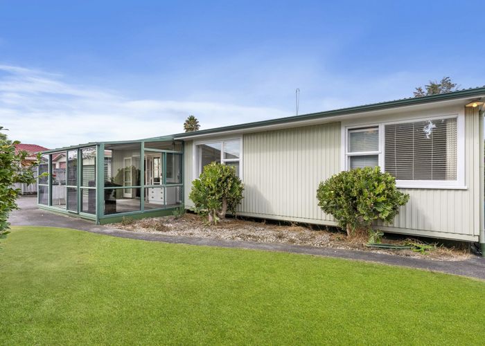  at 2/41 Gloucester Road, Manurewa, Auckland