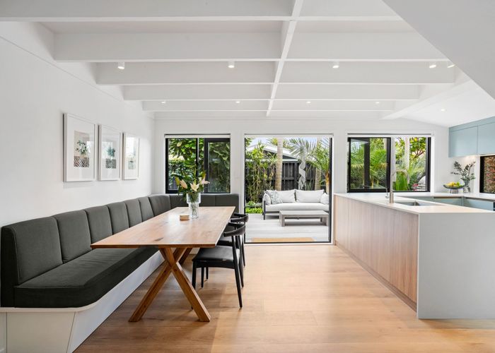  at 2/220 Point Chevalier Road, Point Chevalier, Auckland City, Auckland