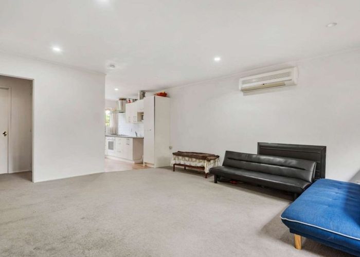  at 1/2 Griffith place, Te Atatu South, Waitakere City, Auckland