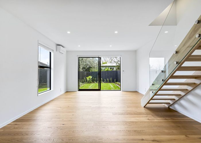  at 10/82 East Coast Road, Milford, Auckland
