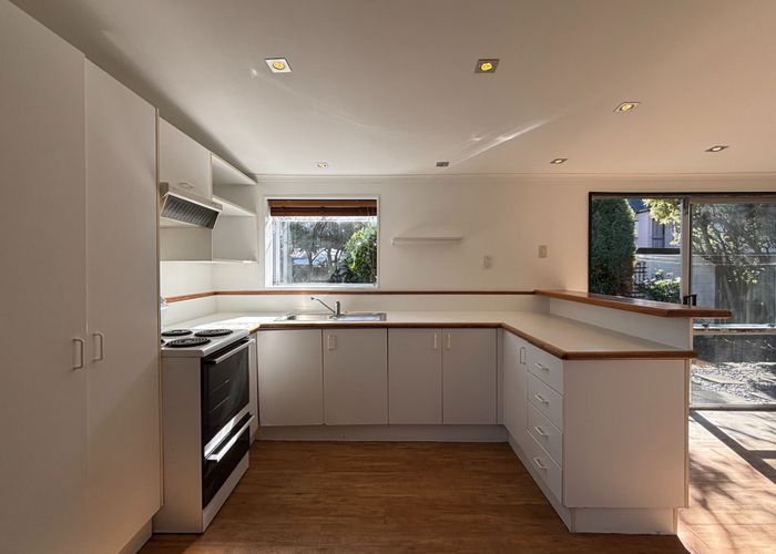  at 27 Grassmere St, Papanui, Christchurch City, Canterbury