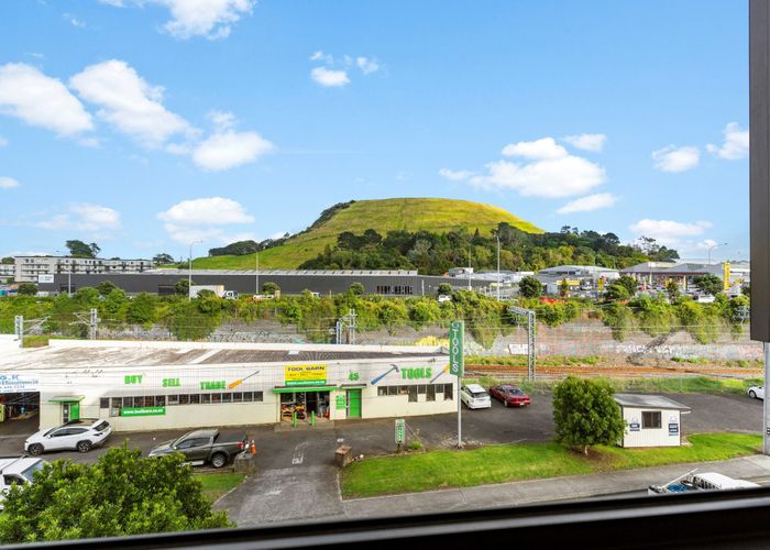  at 308/82 Jellicoe Road, Panmure, Auckland