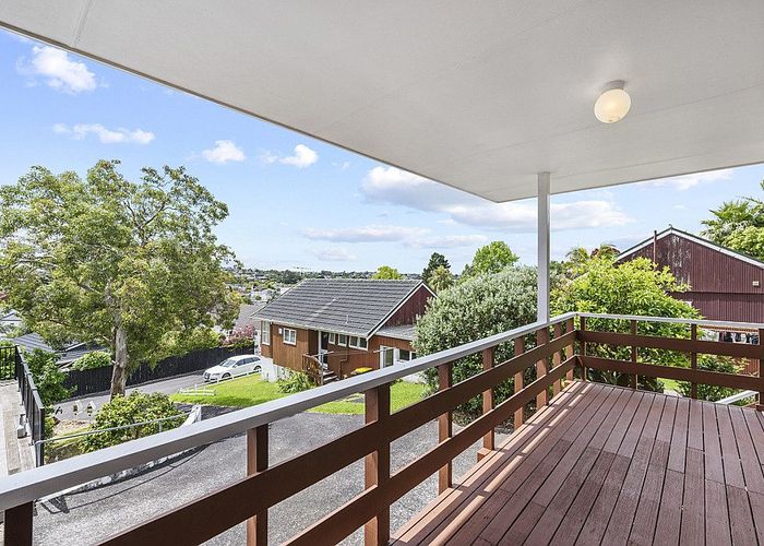 at 2/82 Newhaven Road, Mairangi Bay, North Shore City, Auckland