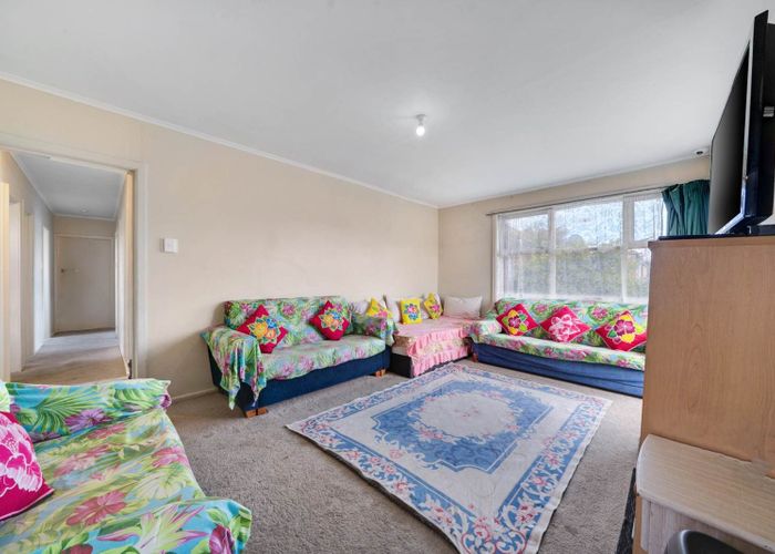  at 2/8 Allen Street, Mangere East, Manukau City, Auckland