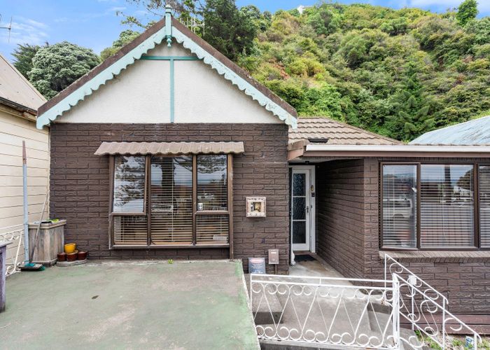  at 33 Marine Parade, Bluff Hill, Napier, Hawke's Bay