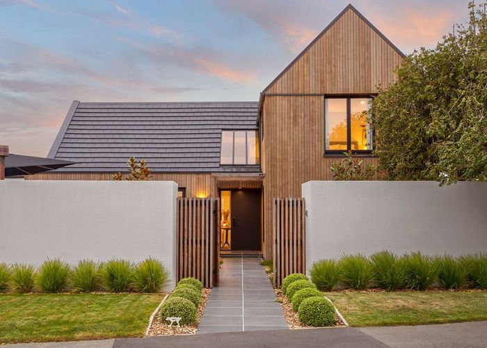 at 2 Wairarapa Terrace, Fendalton, Christchurch City, Canterbury
