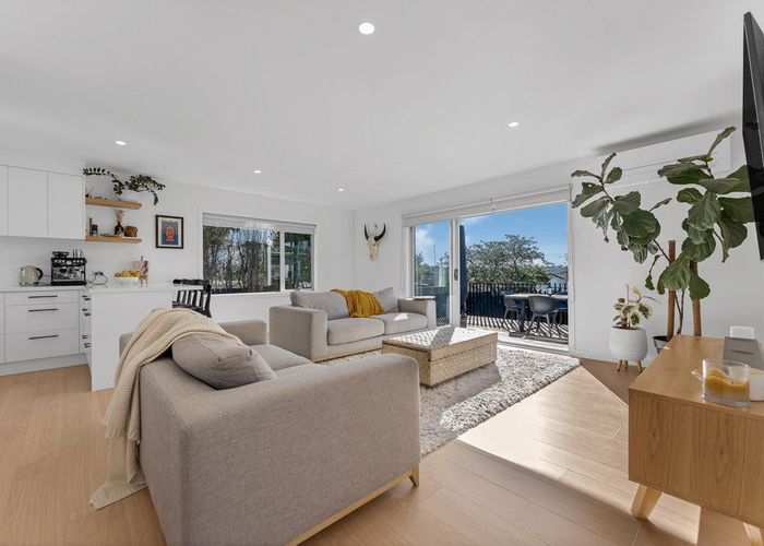  at 2/119 Pigeon Mountain Road, Half Moon Bay, Manukau City, Auckland