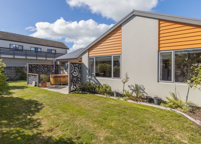  at 2A Rue De La Mare, Parklands, Christchurch