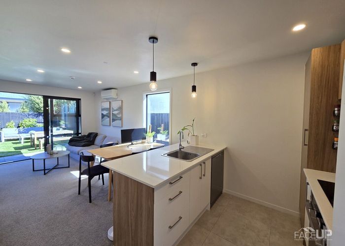  at 8/20 Moor Avenue, Te Atatu Peninsula, Waitakere City, Auckland