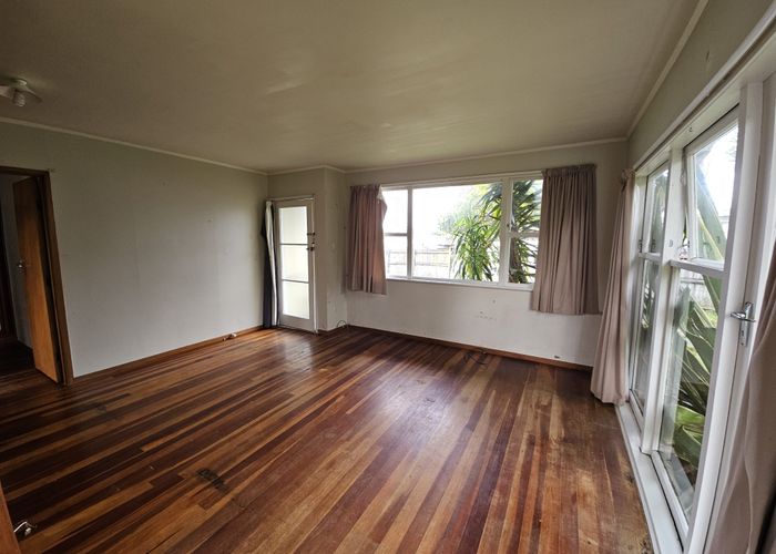 at 106 Universal Dr, Henderson, Waitakere City, Auckland