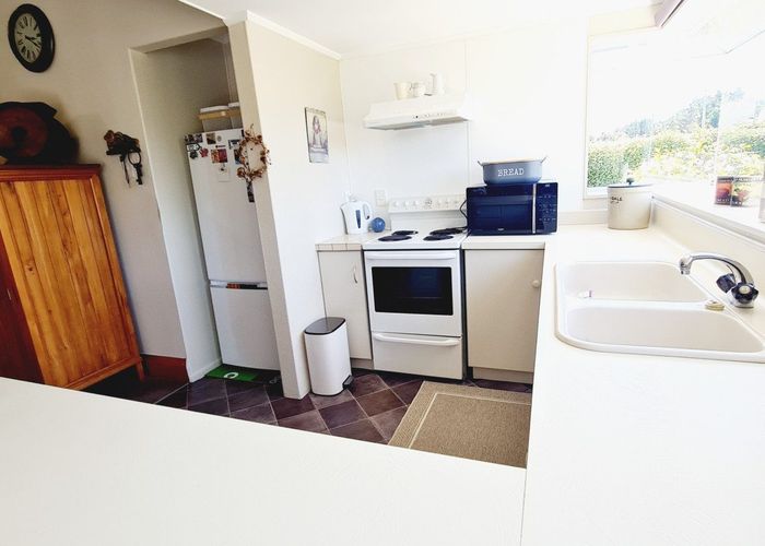  at 5 Drury Street West, Colac Bay/Ōraka, Riverton/Aparima