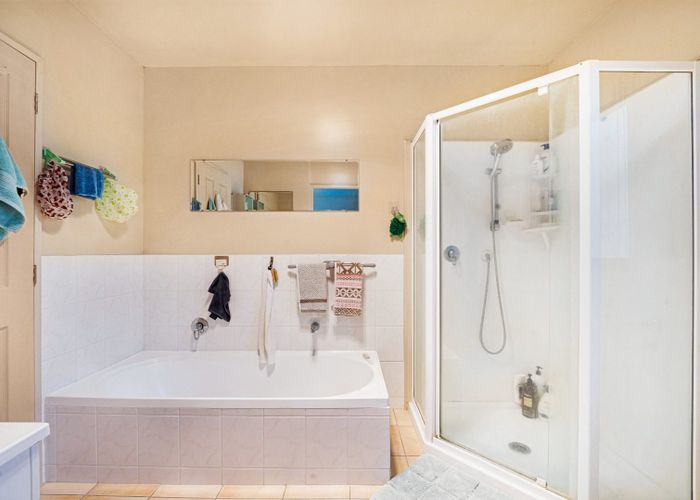 at 2/19 Howe Street, Howick, Auckland