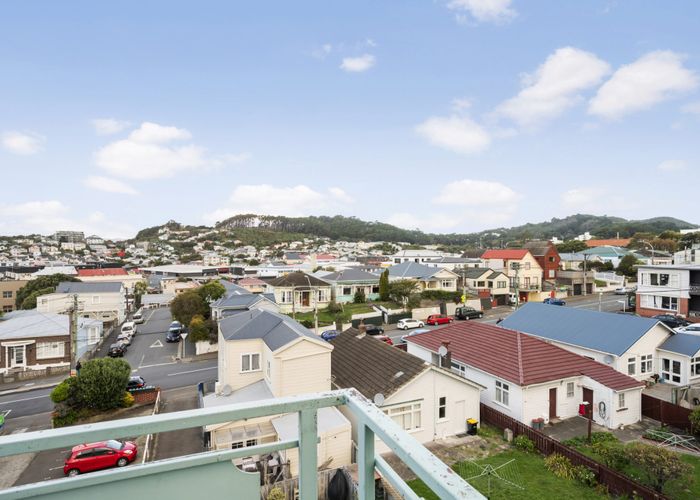  at 2/4 Kenwyn Terrace, Newtown, Wellington