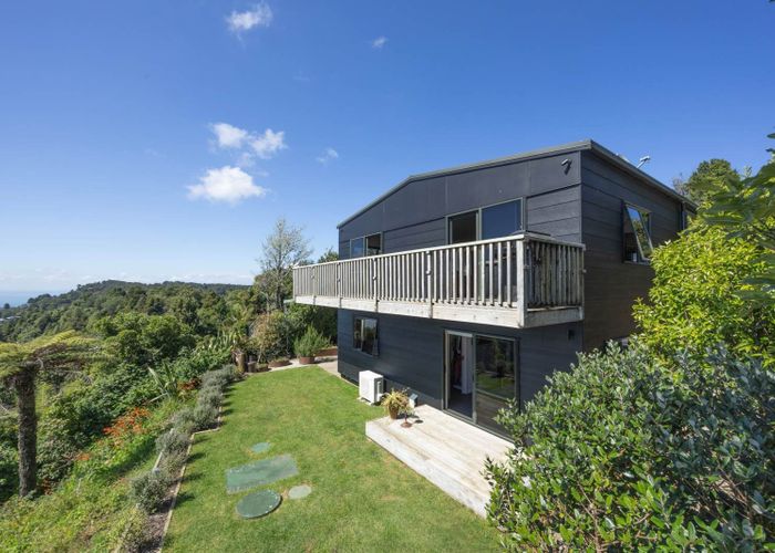  at 5 Brabant Road, Waiatarua, Waitakere City, Auckland