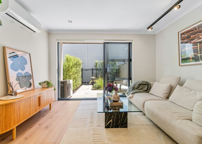 at 1092C Great North Road, Point Chevalier, Auckland
