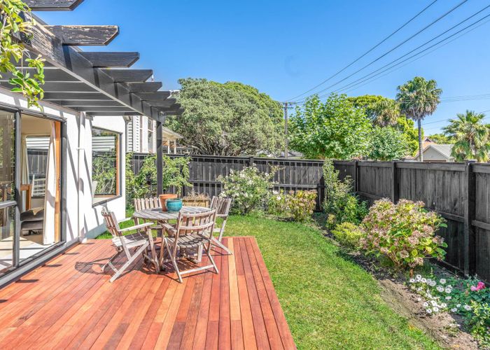 at 1/14 Beresford Street, Bayswater, Auckland