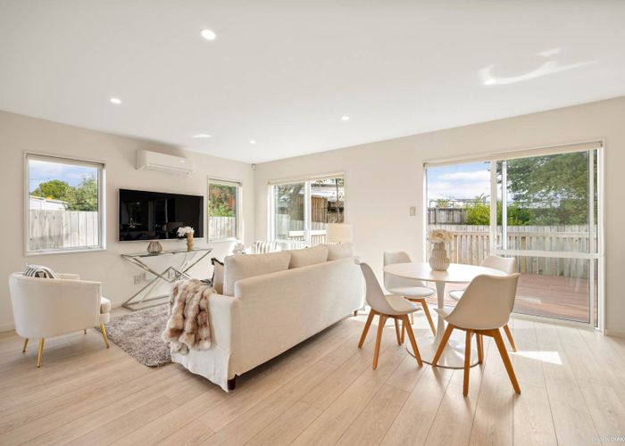  at 2/12 Tonar Street, Northcote, Auckland