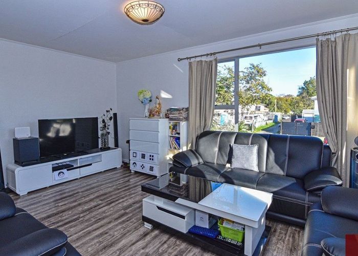  at 2 Garfield Road, Helensville, Rodney, Auckland