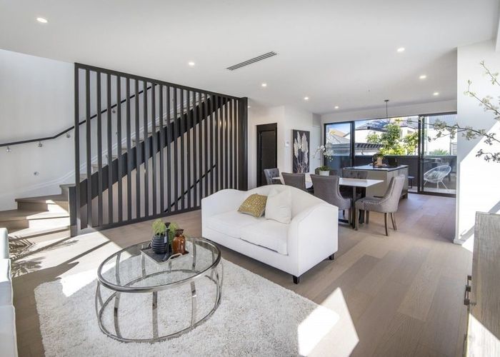  at 16D Saltburn Road, Milford, North Shore City, Auckland
