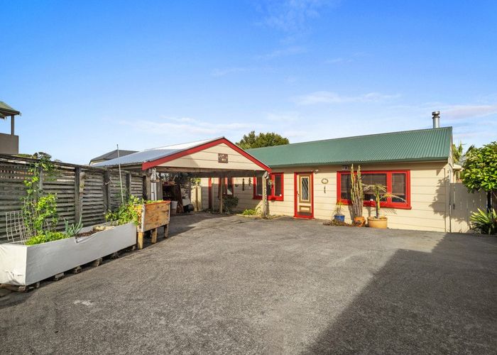  at 1/230 East Coast Road, Forrest Hill, North Shore City, Auckland