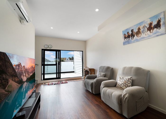  at 4/68 Smythe Road, Henderson, Waitakere City, Auckland