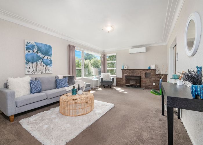  at 2 Ashbourne Place, Glendene, Auckland