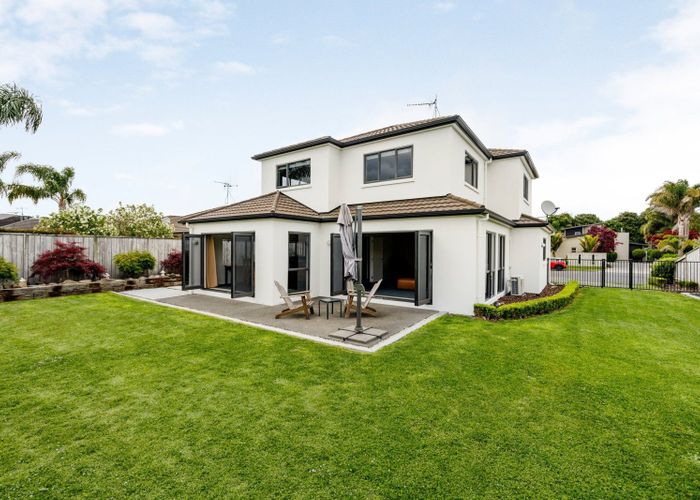 at 24 Langdale Court, Huntington, Hamilton