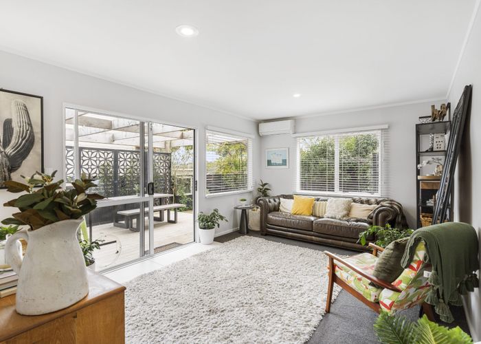  at 2/98 Birkenhead Avenue, Birkenhead, Auckland