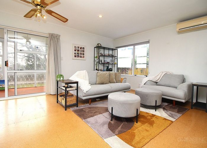  at 5 Porter Avenue, Te Atatu South, Auckland