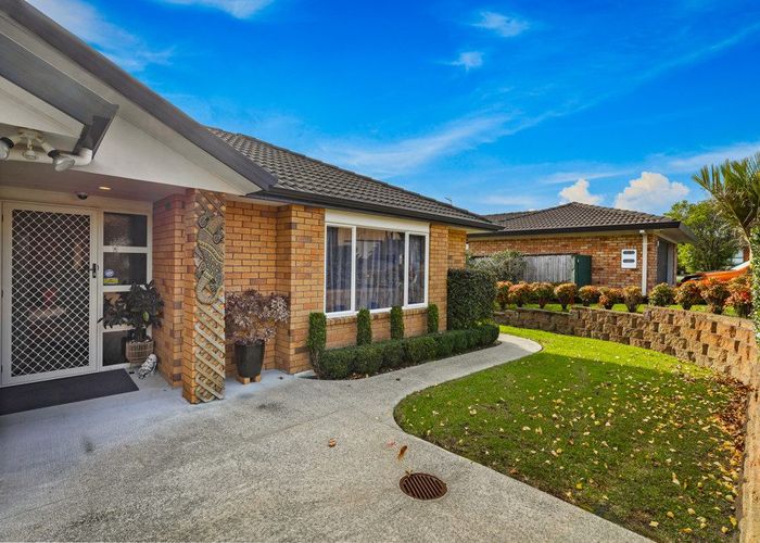  at 8 Toledo Avenue, Henderson, Waitakere City, Auckland