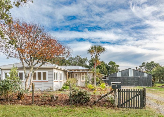  at 8/6 Golf Links Road, Carters Beach, Westport