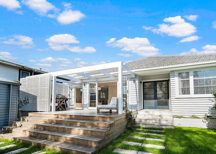  at 82 Riversdale Road, Avondale, Auckland