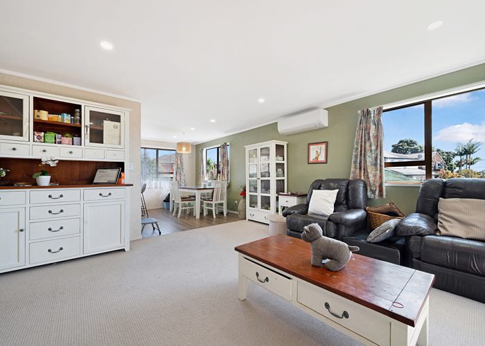  at 2/1544 Dominion Road Extension, Mount Roskill, Auckland